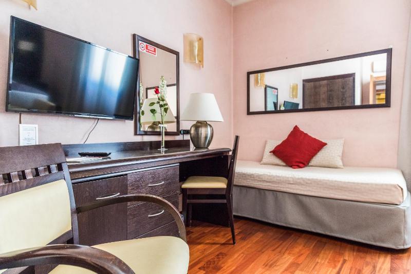 Quadruple Room with View image 3