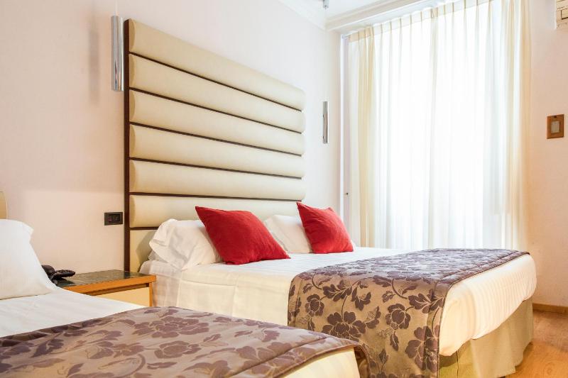 Standard Triple Room image 3