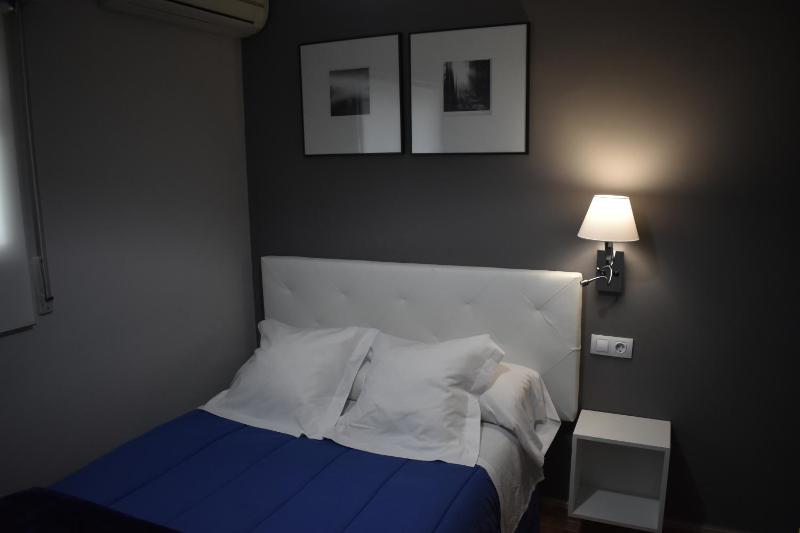 Single Room image 3
