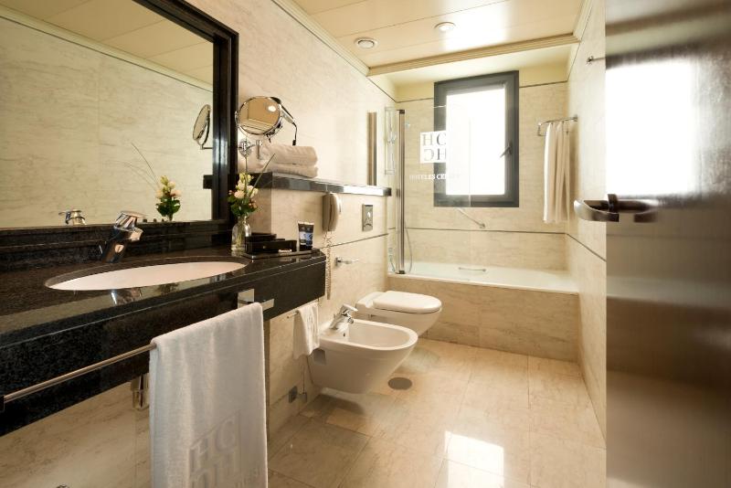 Double or Twin Room (1-2 Adults) with Free Health Insurance image 2