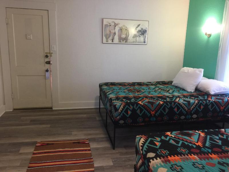 Queen Room with Two Queen Beds image 2