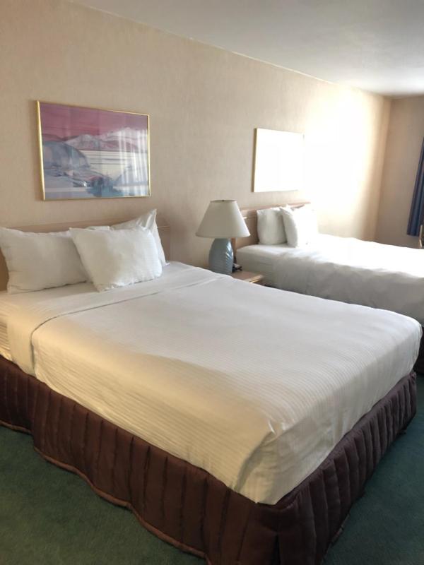 Queen Room with Two Queen Beds image 3