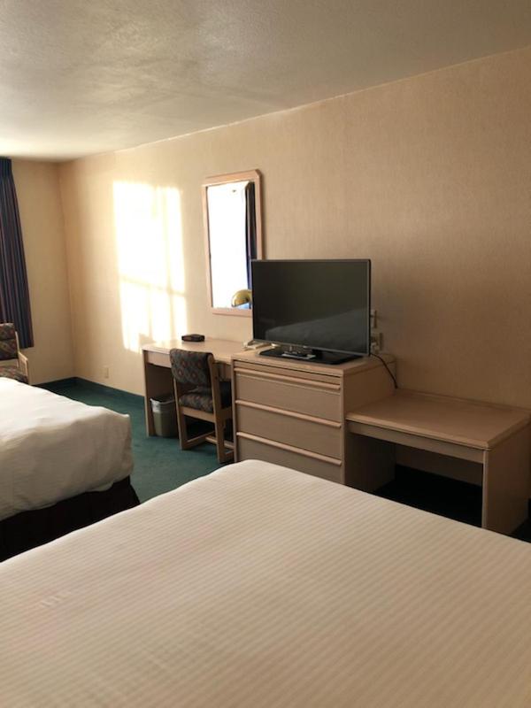 Queen Room with Two Queen Beds image 2