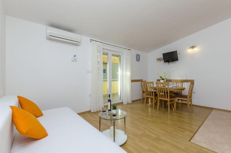 One-Bedroom apartment Standard image 3