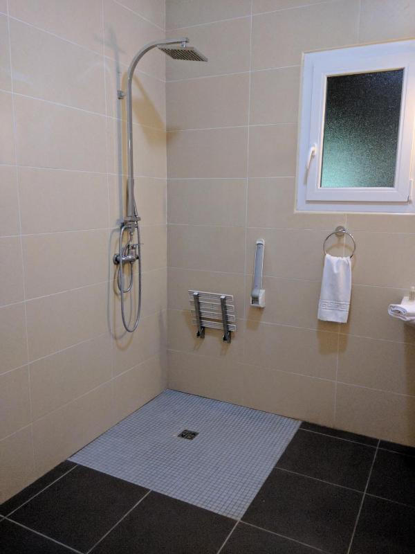 Twin Room image 2
