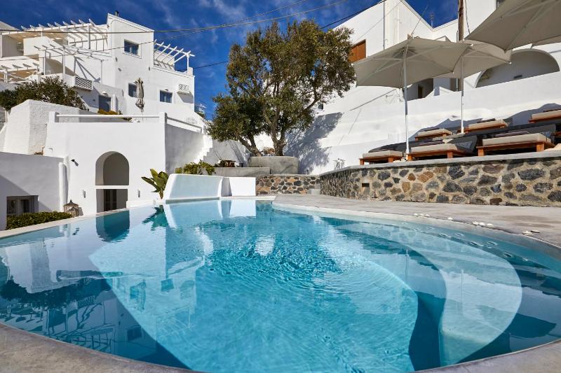 Petit Double Room with Caldera View image 2