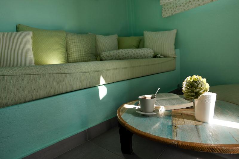 Superb Double Room with Hot Tub and Caldera View image 4