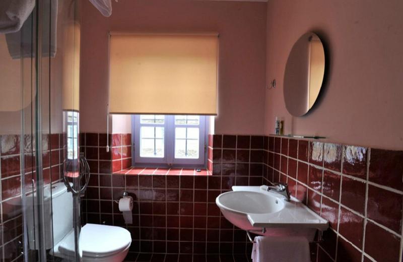 Double or Twin Room image 2