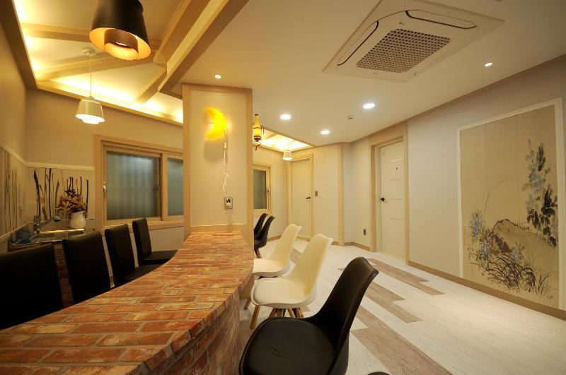 Family Hotel BNB - image 2