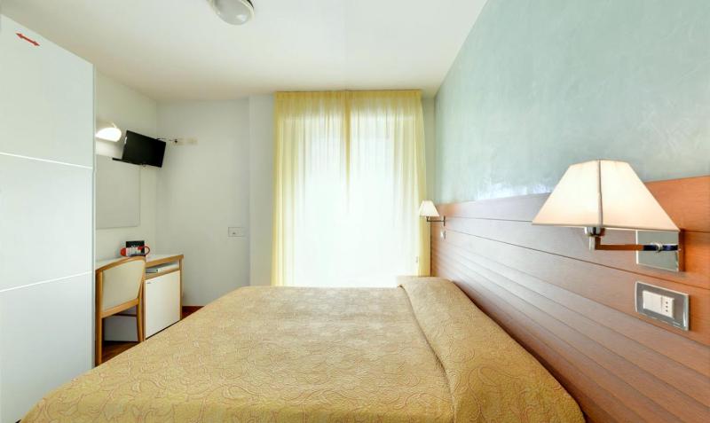 Double or Twin Room with Partial Sea View image 1
