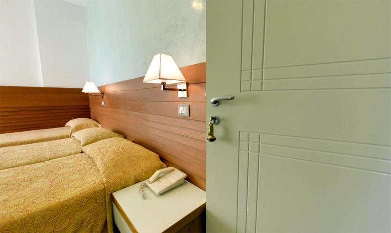 Triple Room with Partial Sea View image 1