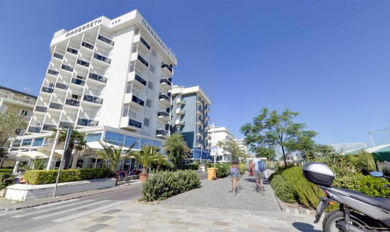 Double or Twin Room with Sea View image 3