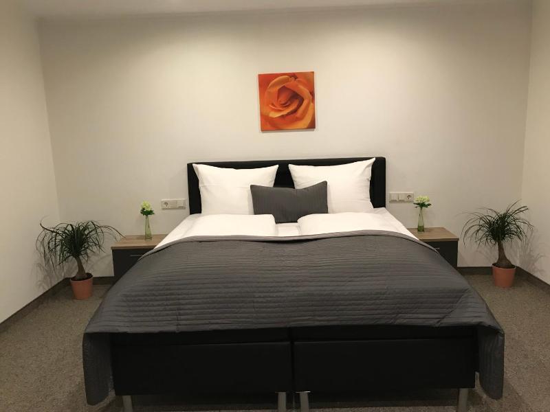 Deluxe Double Room image 3