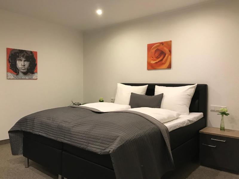 Deluxe Double Room image 2