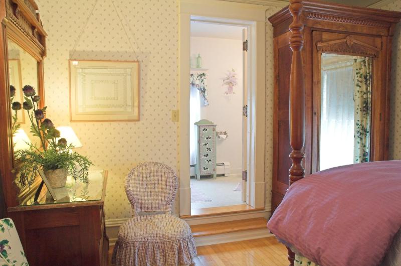Small Double Room image 2