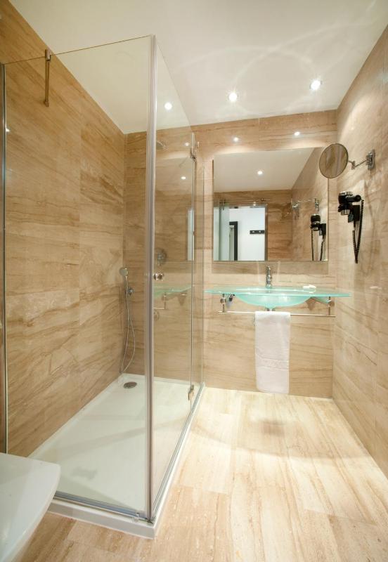 Single Room image 4