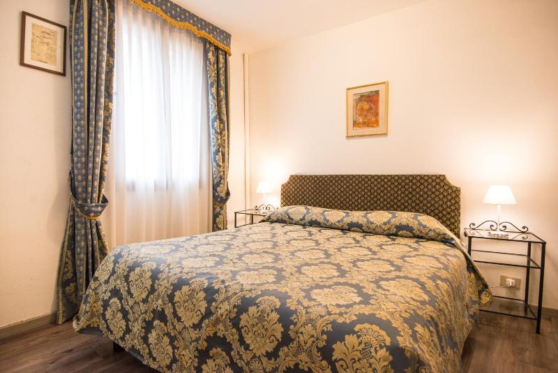 Deluxe Double Room with Terrace image 1