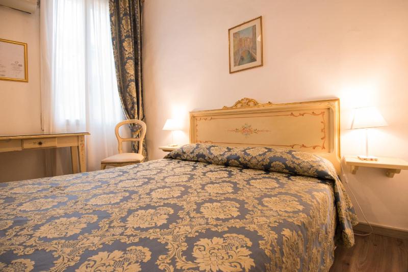 Double or Twin Room with Private Bathroom image 3