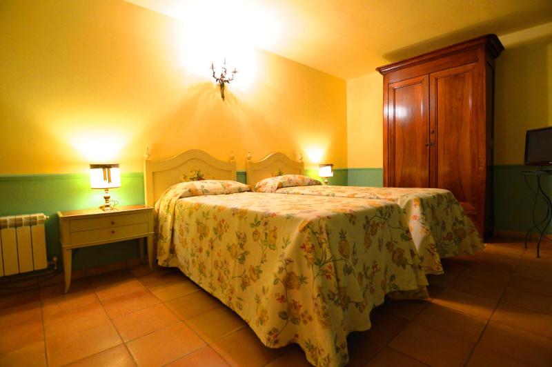 Deluxe Double or Twin Room with Garden View image 3