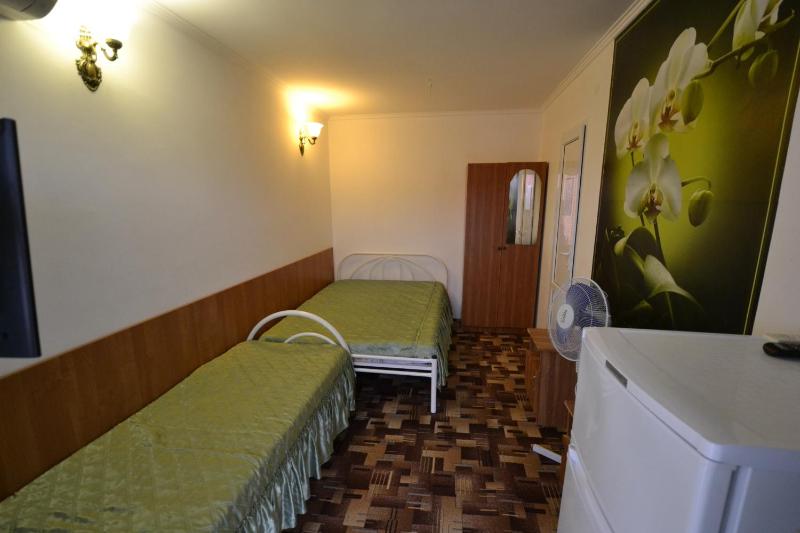 Standard Triple Room image 2