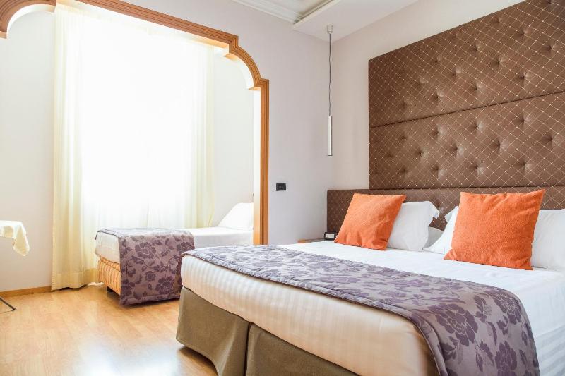 Standard Triple Room image 4