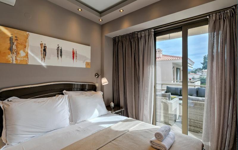 One-Bedroom Apartment image 3