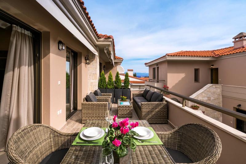 One-Bedroom Apartment image 4