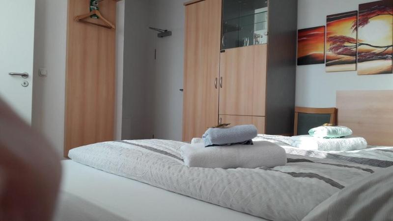 Twin Room image 3