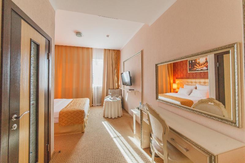 Standard Double Room image 2