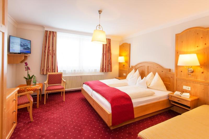 Standard Double Room image 3