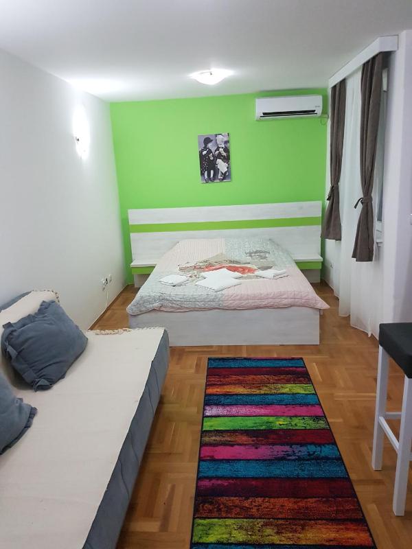 Studio with Balcony image 3