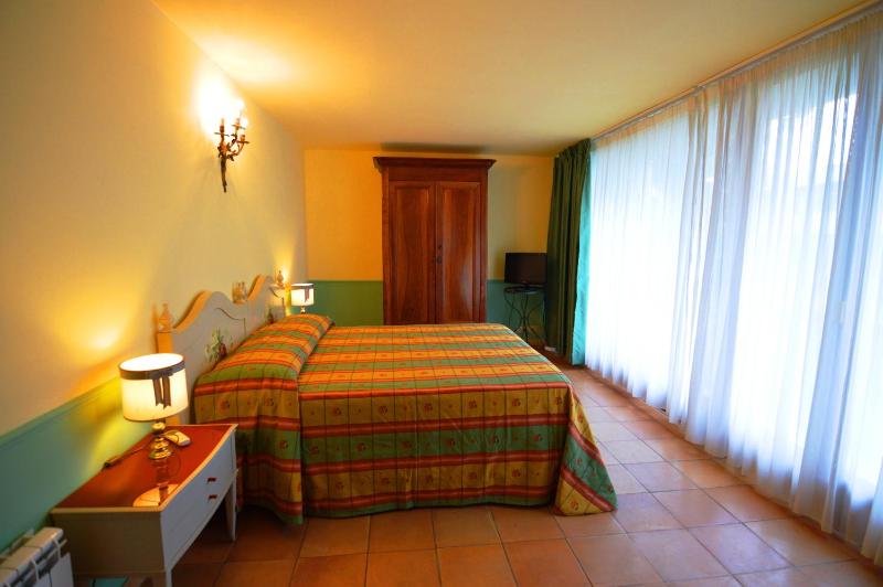 Double or Twin Room image 4