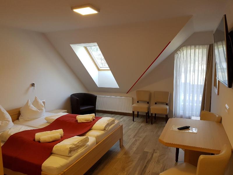 Double Room with Balcony and Mountain View image 3