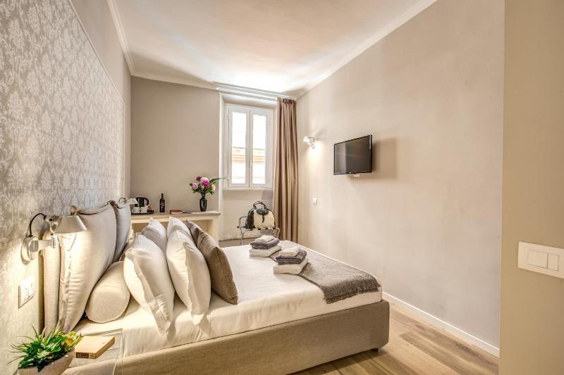 Standard Double Room image 3