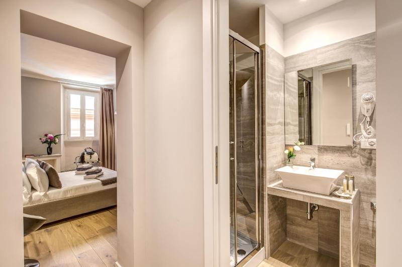 Standard Double Room image 2