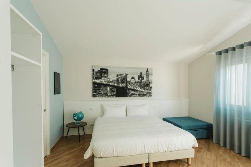 Standard Triple Room image 3