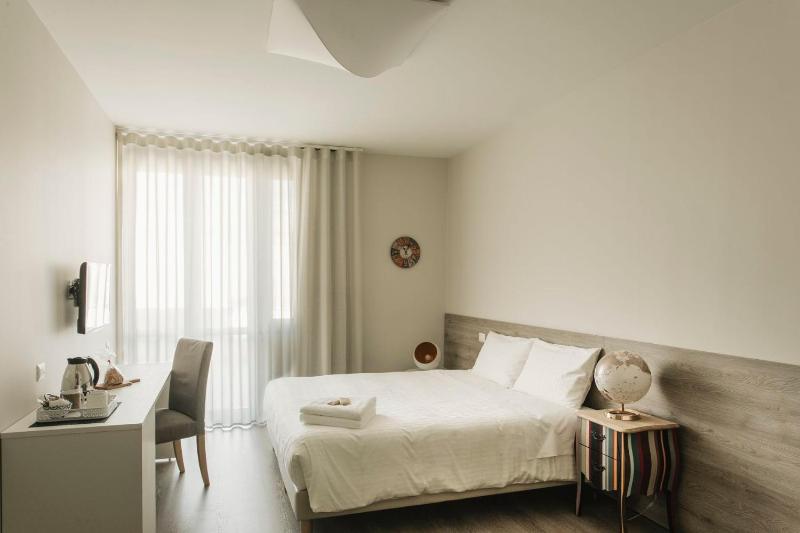 Premium Quadruple Room image 2