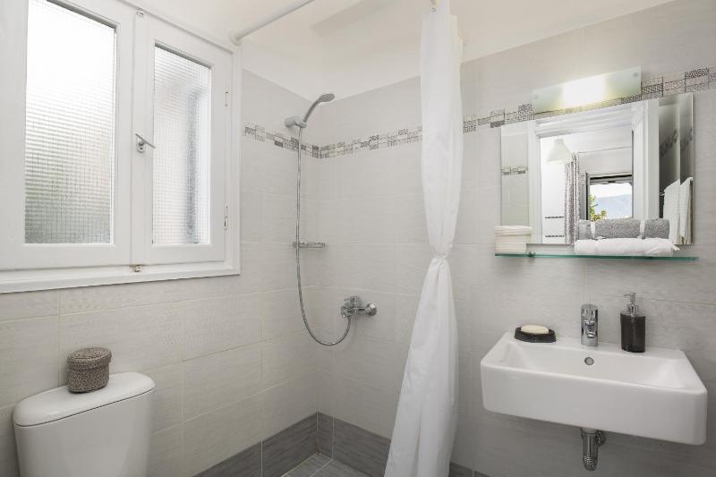 Classic Double Room with Balcony image 2