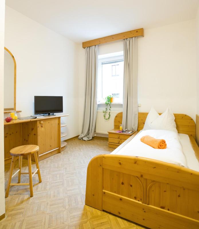 Standard Single Room image 4
