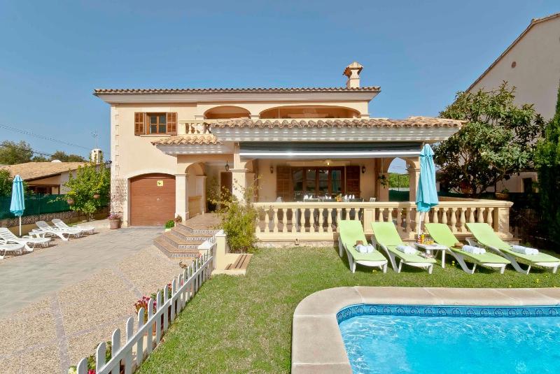 Llac Blau - Mediterranean Styled with Pool - image 1