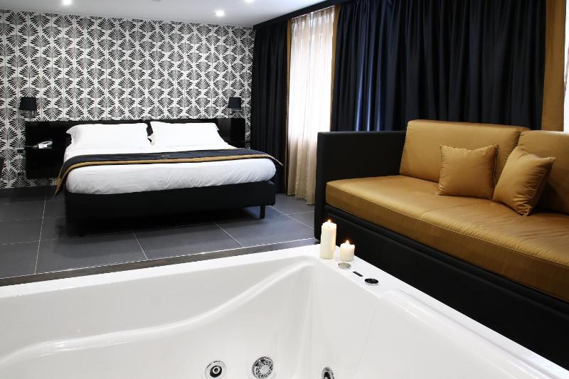 Deluxe King Room with Sofa Bed image 2