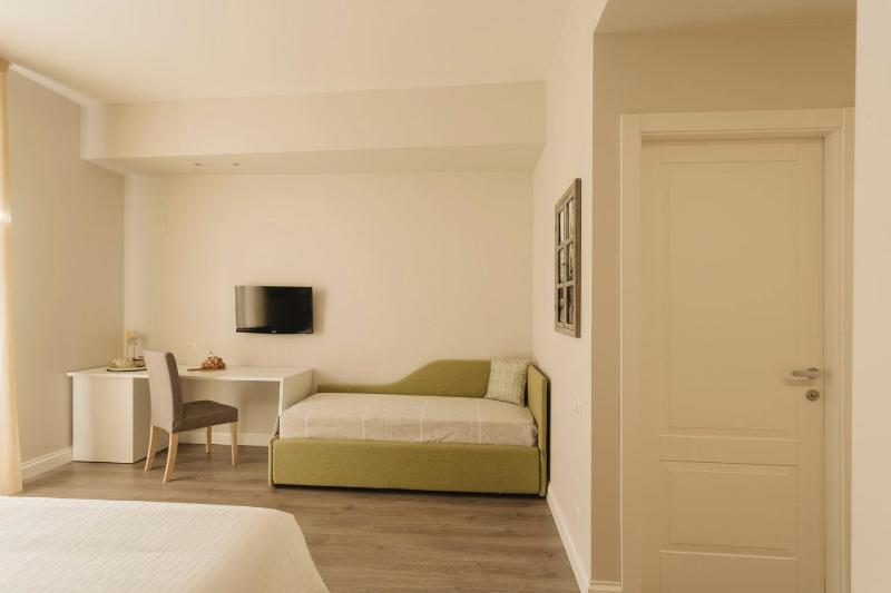 Quadruple Room with Shower image 4