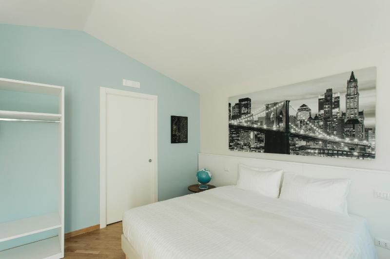 Standard Triple Room image 2