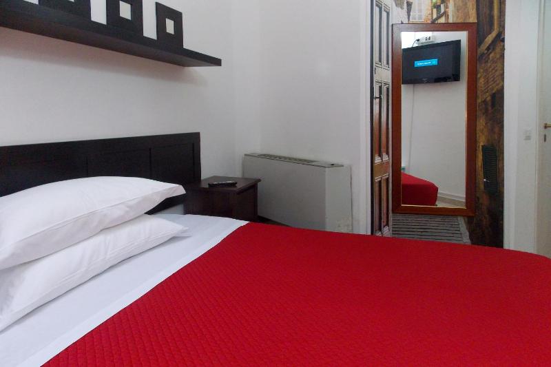 Double or Twin Room image 3