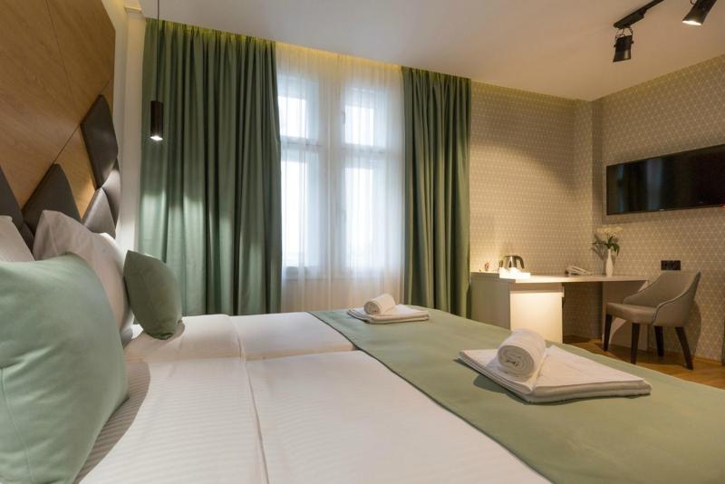 Capital Hotel Garni - image 8