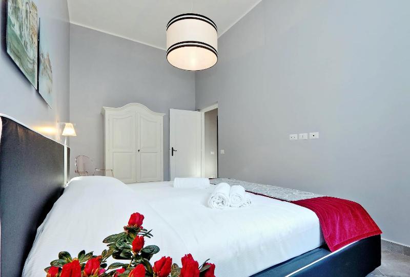 One-Bedroom Apartment image 3