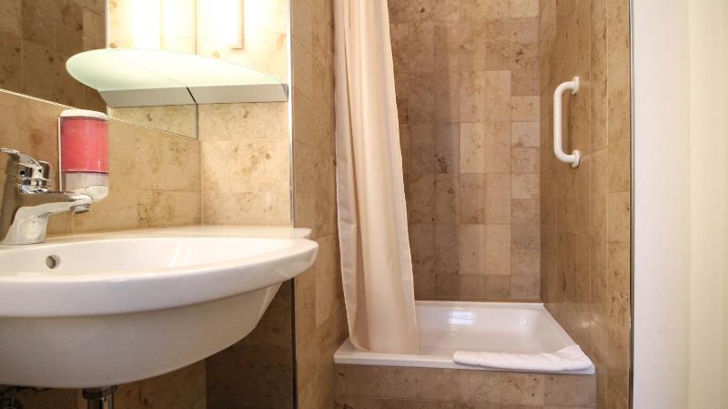 Triple Room image 3