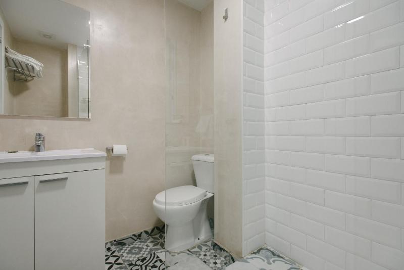 Double Room with Balcony image 2