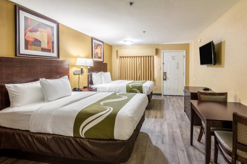 Efficiency Double Room with Two Double Beds - Non-Smoking image 3