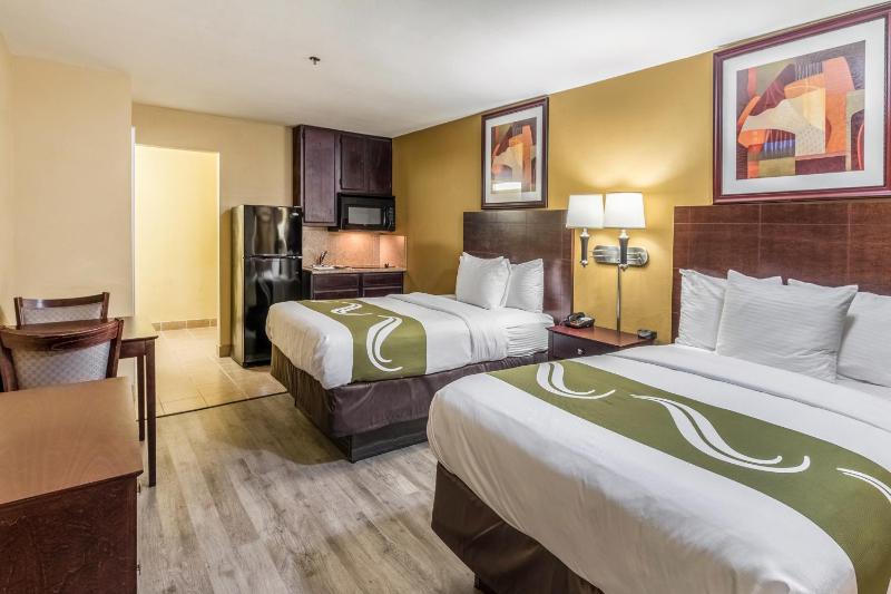 Efficiency Double Room with Two Double Beds - Non-Smoking image 2